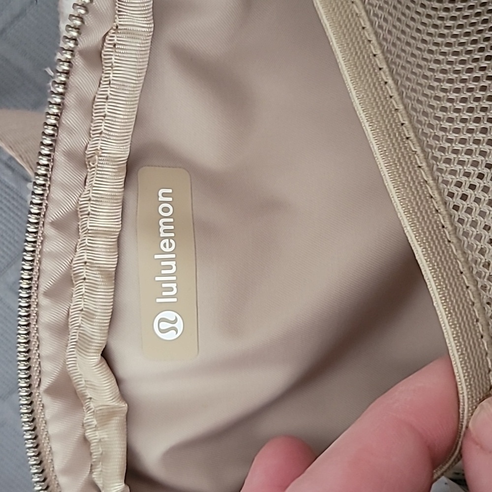 Lululemon Everyday Belt Bag Sherpa Off White Ivory - Picture 6 of 10